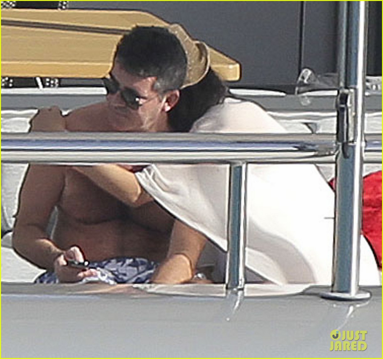 simon cowell very pregnant girlfriend relax on a yacht 213023667