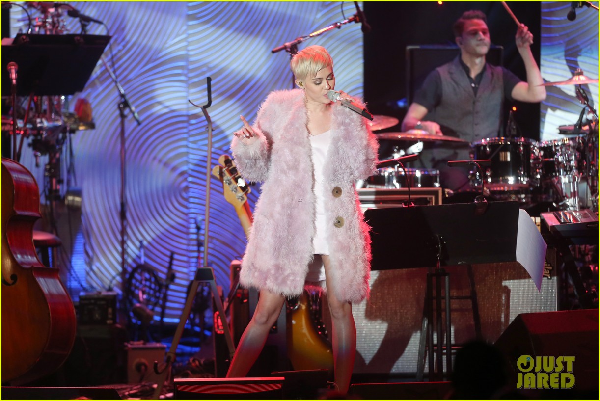 miley cyrus performs at clive davis grammys gala video 243040560