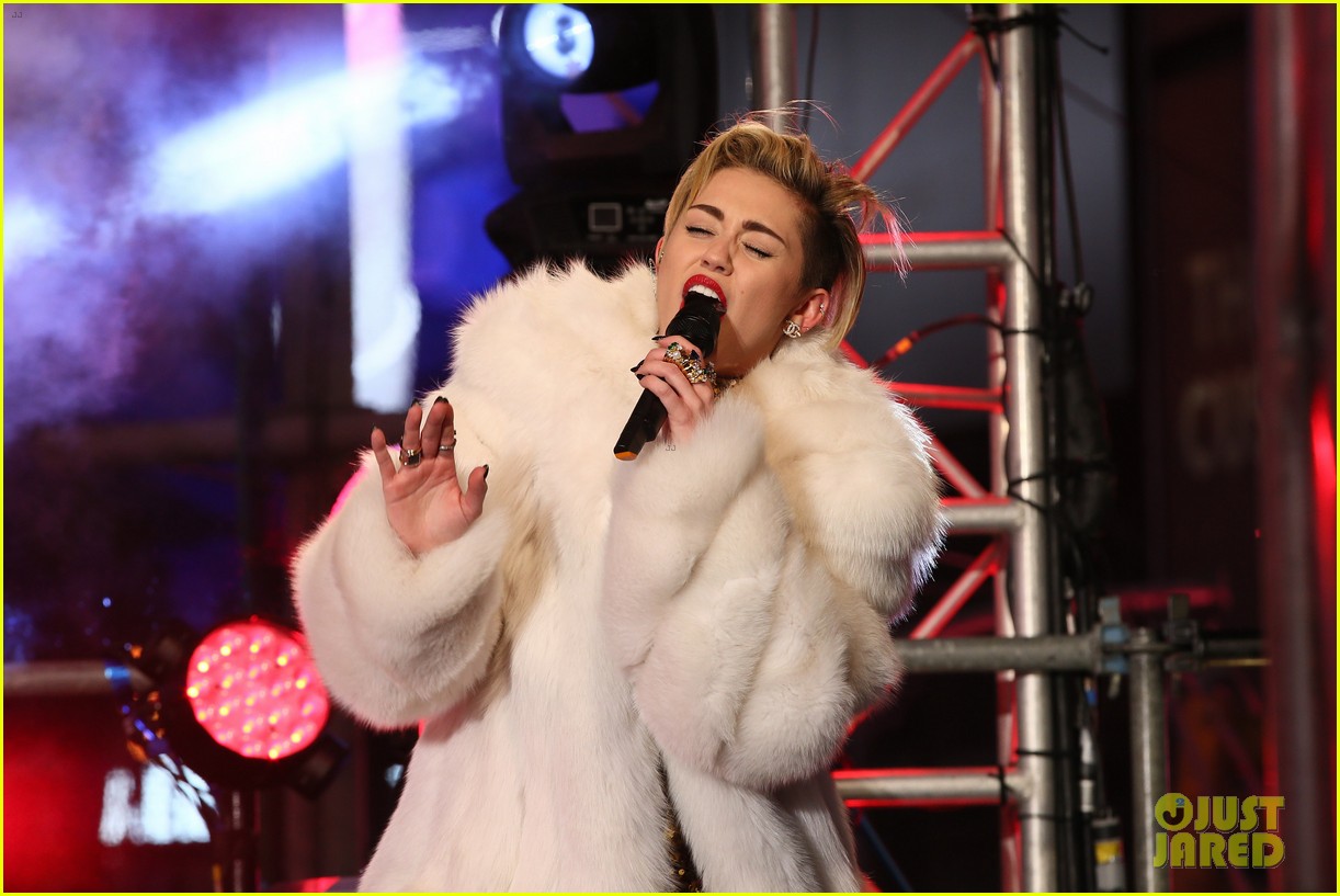 Miley Cyrus: New Year's Eve 2014 Performance - WATCH NOW!: Photo ...