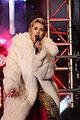 miley cyrus new years eve 2014 performance watch now 16