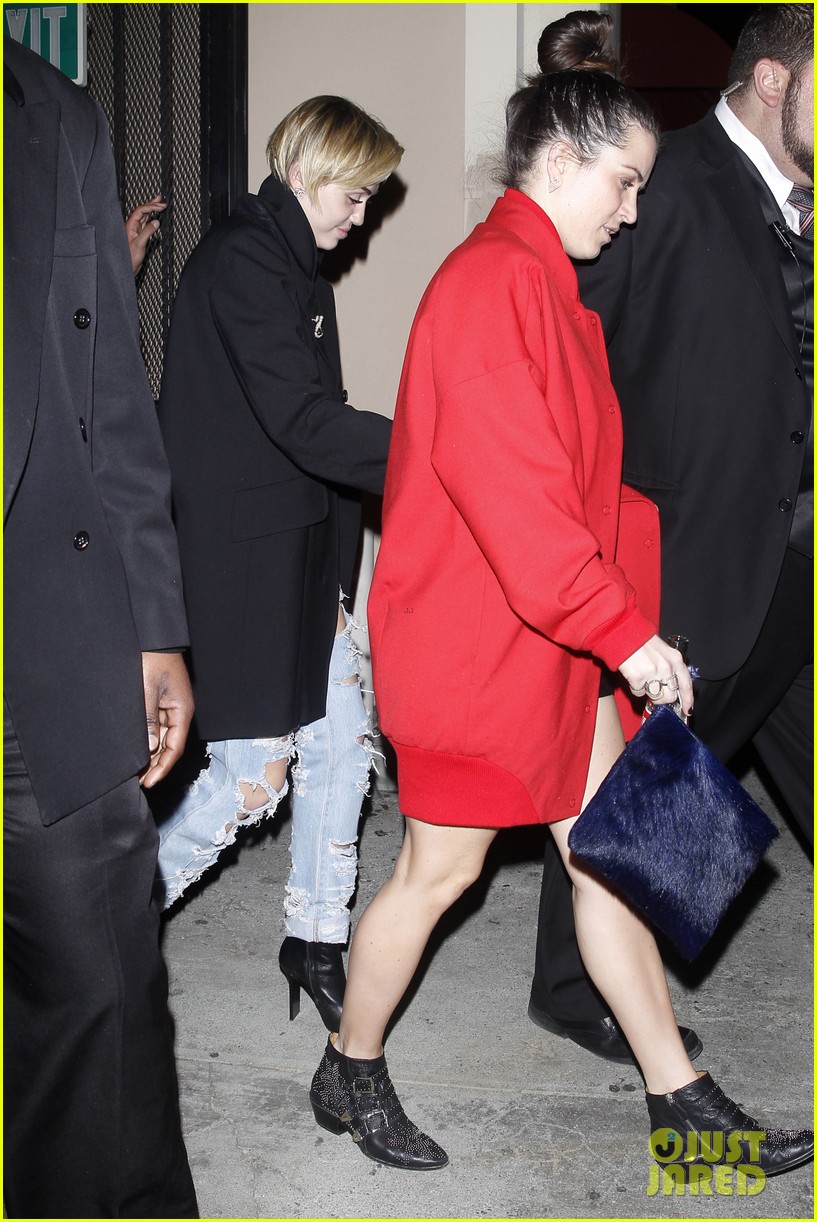 miley cyrus warwick night out after new years 023021952