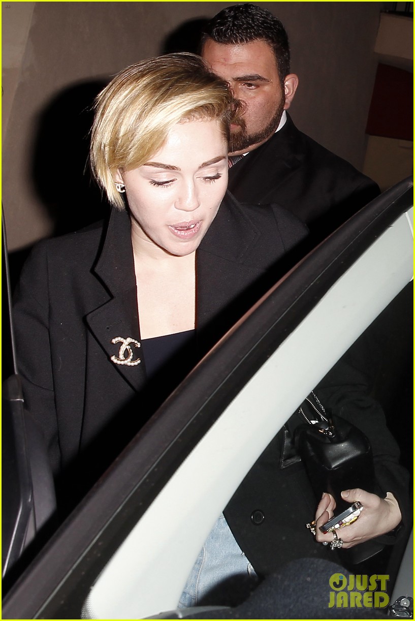 miley cyrus warwick night out after new years 13