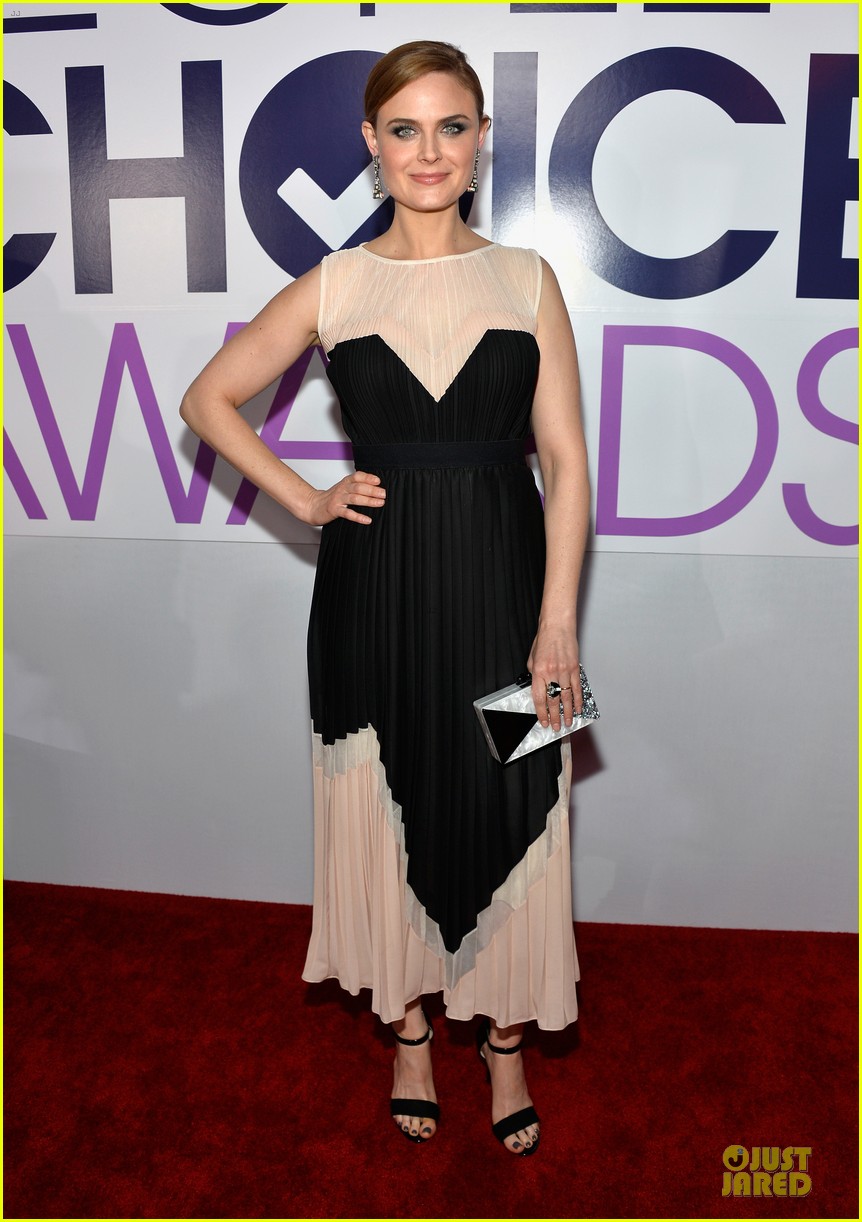 emily deschanel peoples choice awards 2014 red carpet 123025676