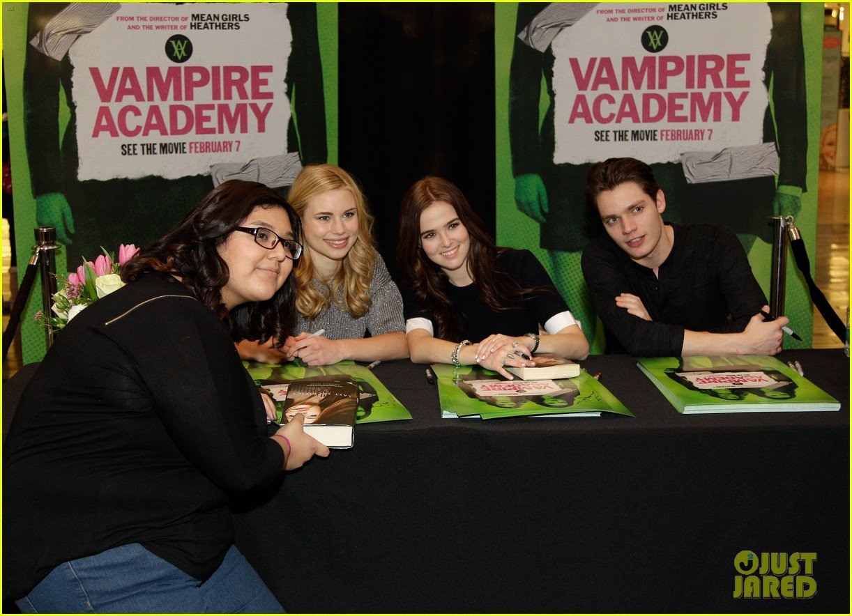 zoey deutch lucy fry vampire academy houston signing 033044096
