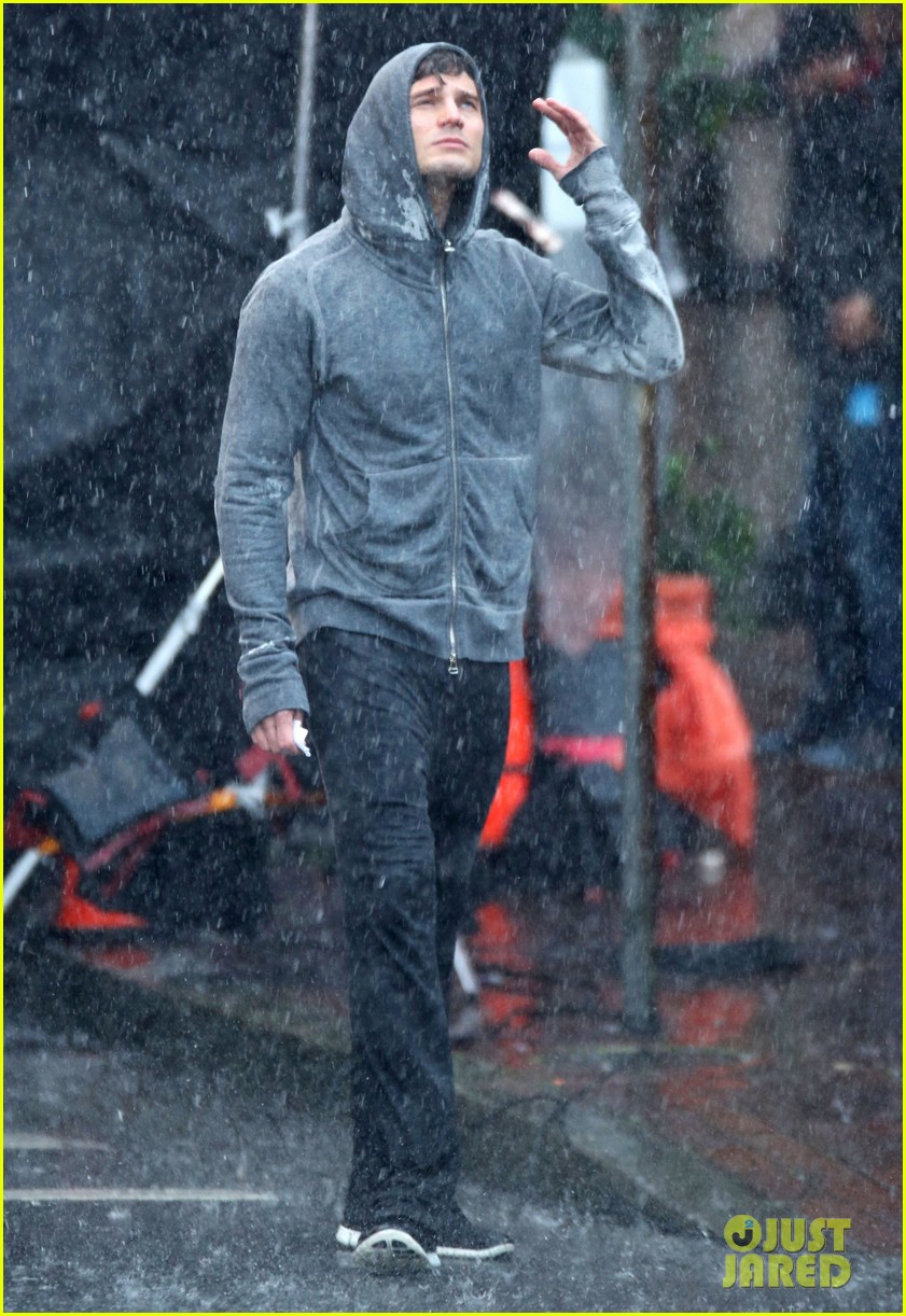 jamie dornan runs in the rain for fifty shades of grey 22