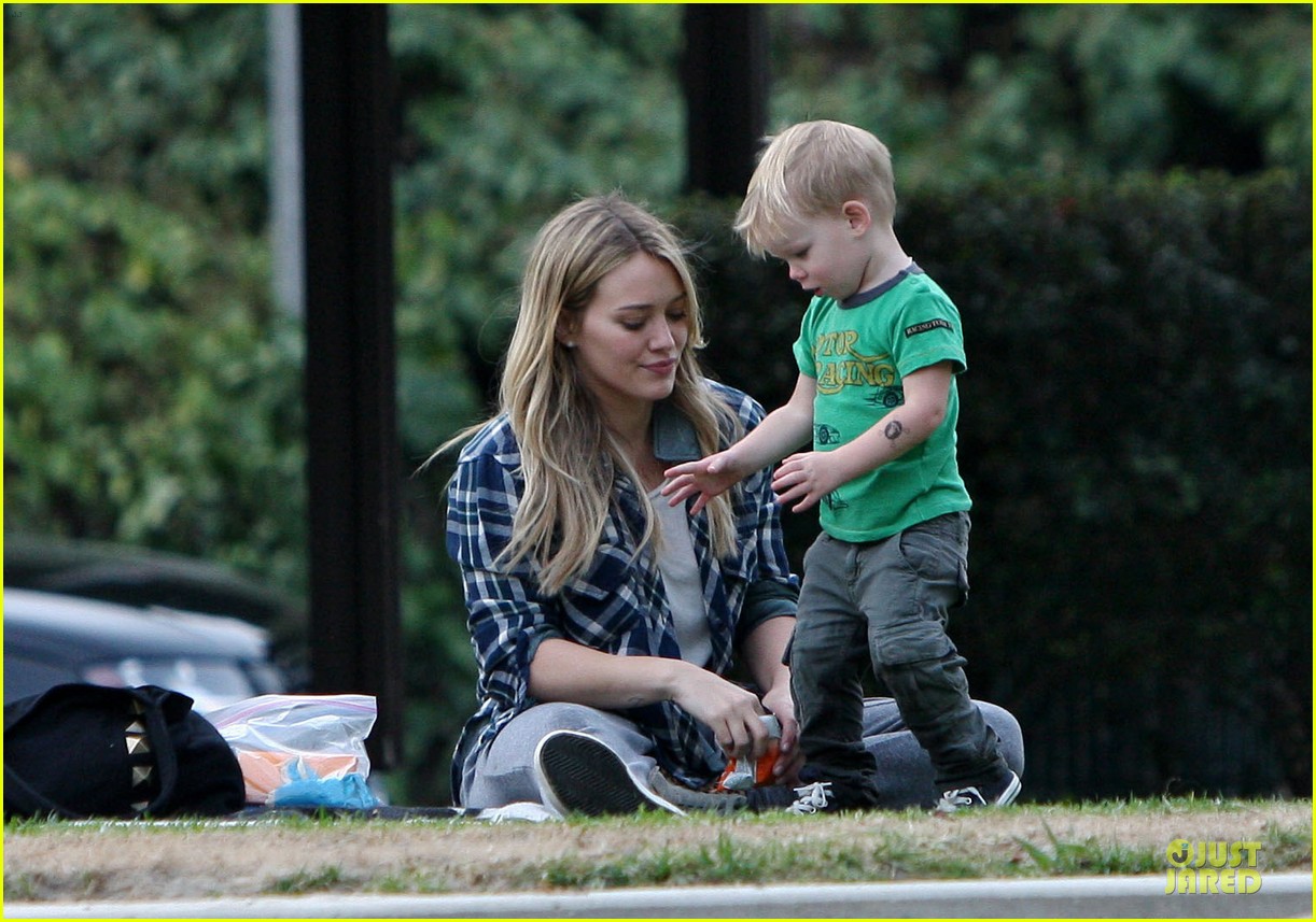 hilary duff park date with luca after hair appointment 023022405