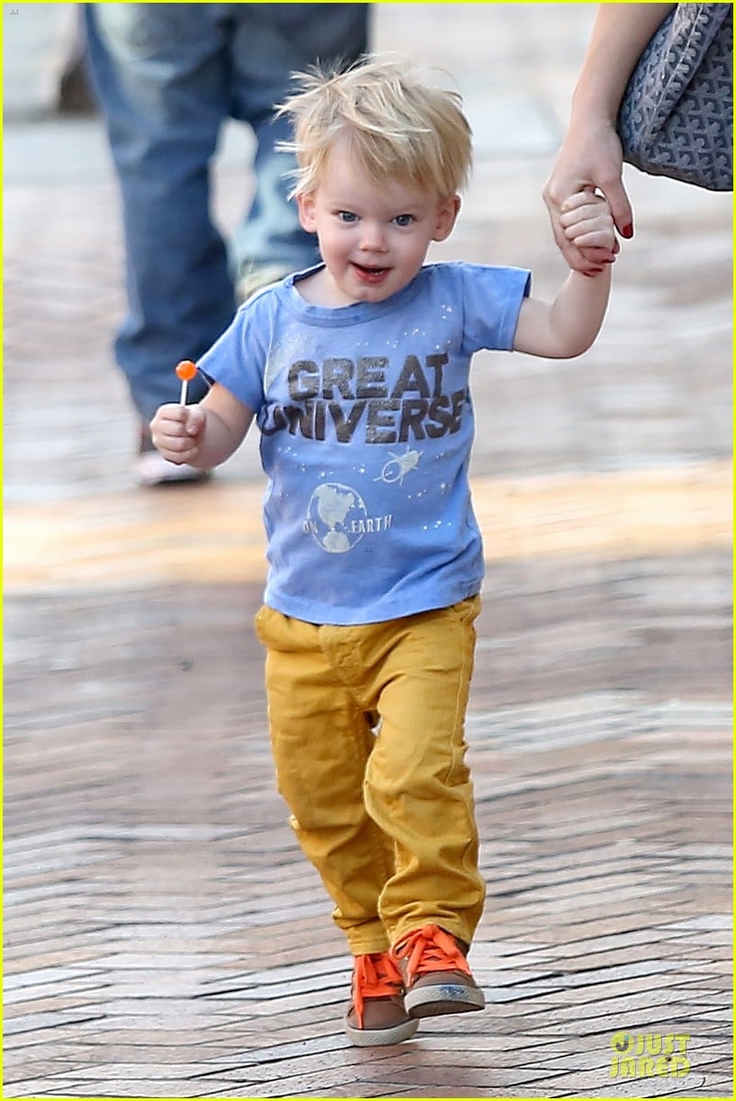 hilary duff its a great universe with luca 02