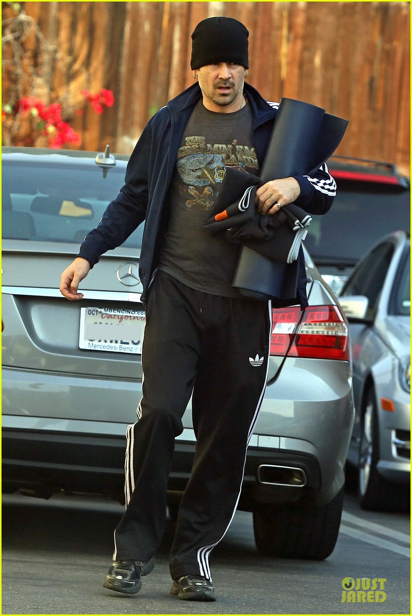 colin farrell starts new year with yoga session 01
