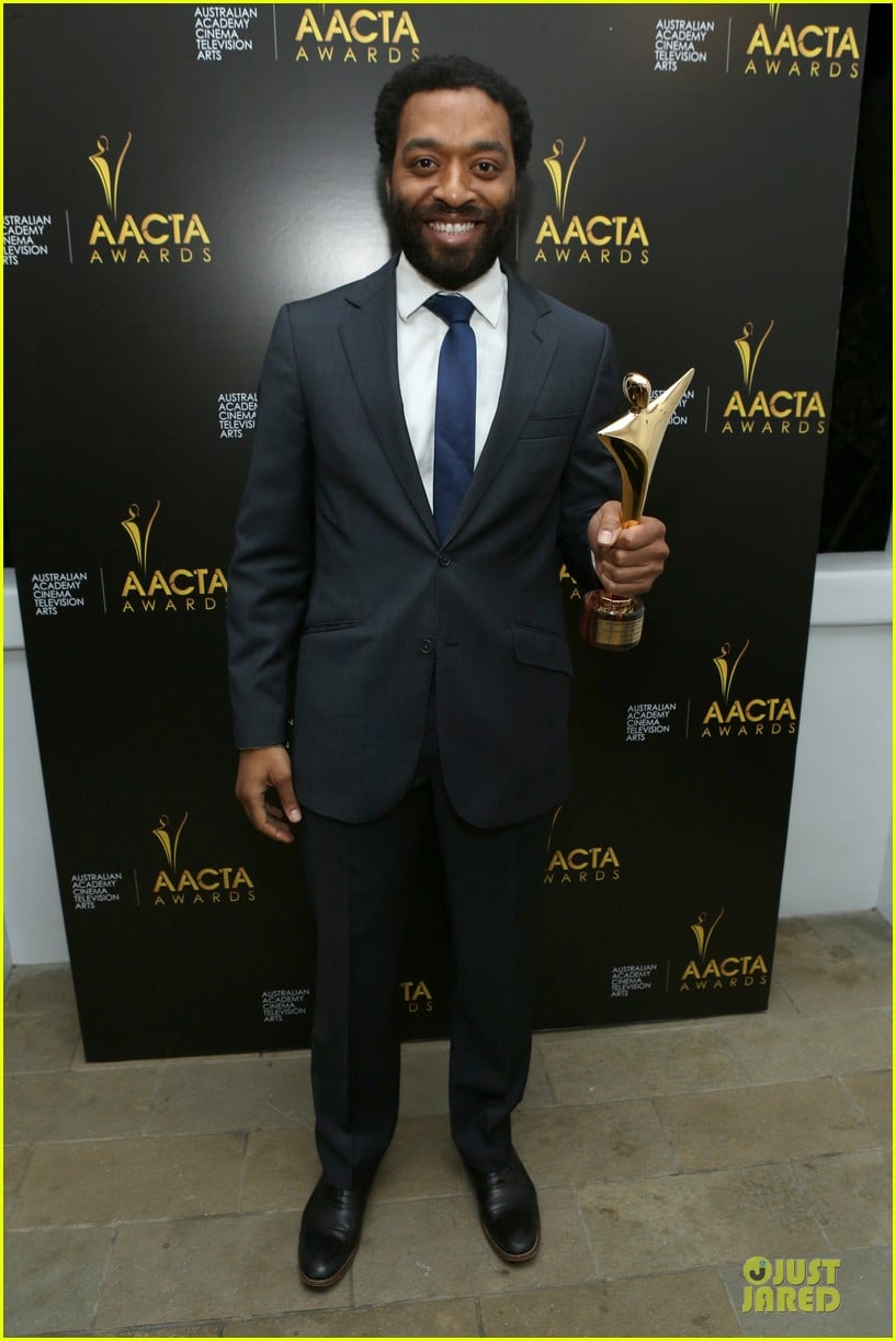 michael fassbender chiwetel ejiofor winners at aacta awards 2014 063027670