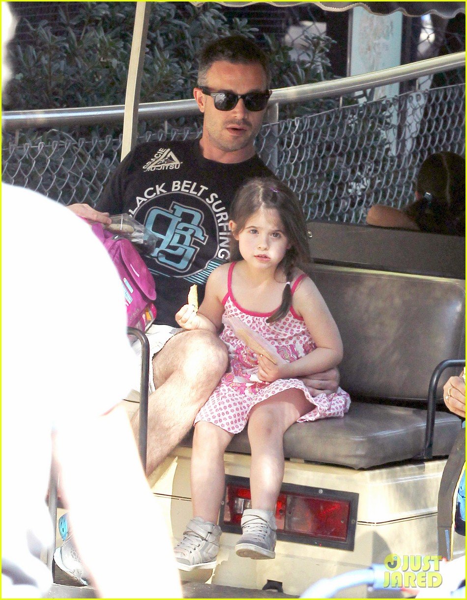 freddie prinze jr charlotte have father daughter zoo date 08