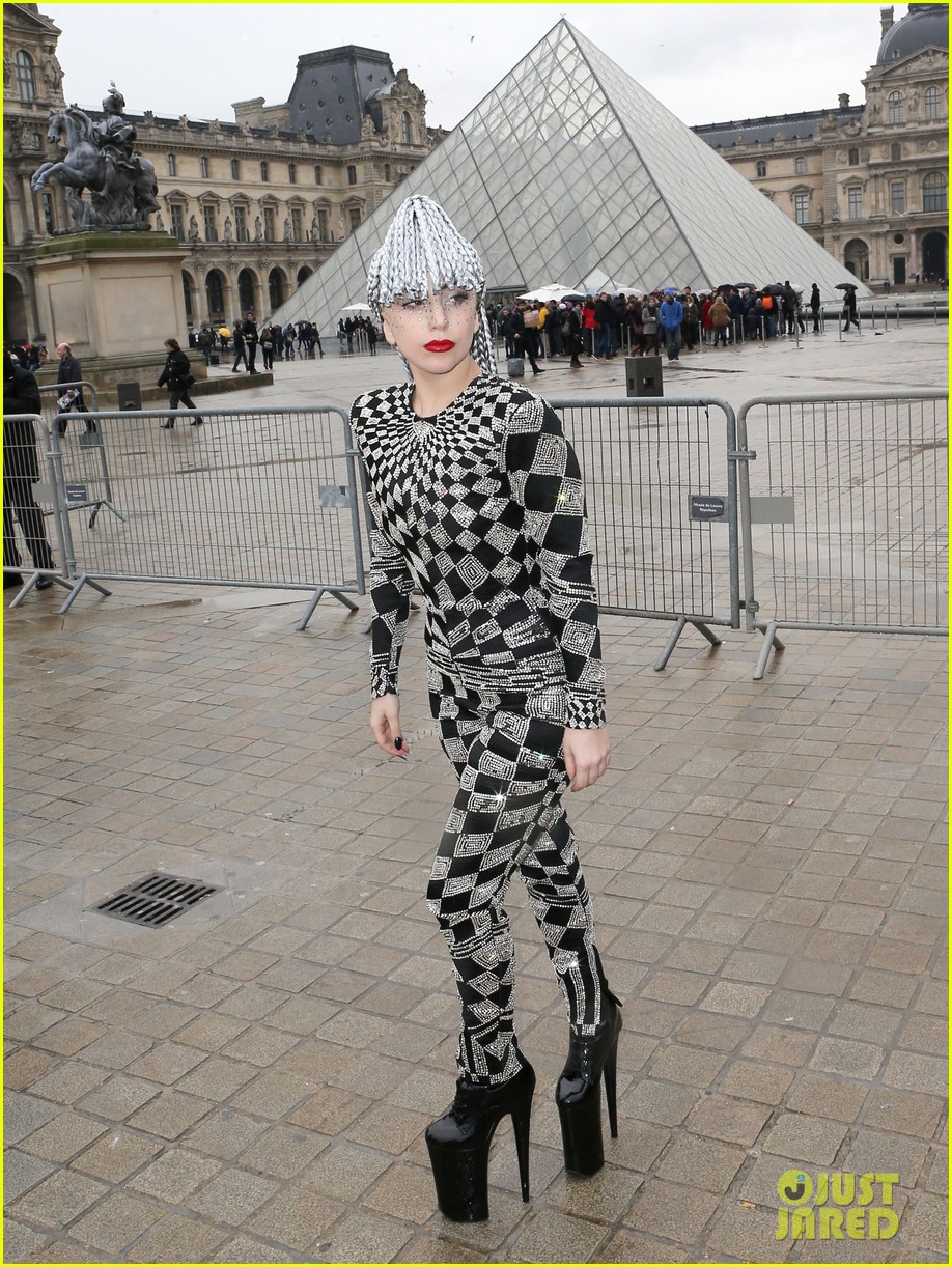 lady gaga visits museums during paris trip 01