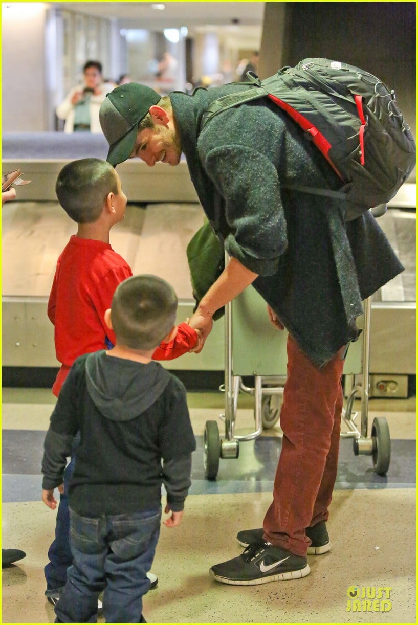 andrew garfield poses with spiderman fan at lax airport 203042324