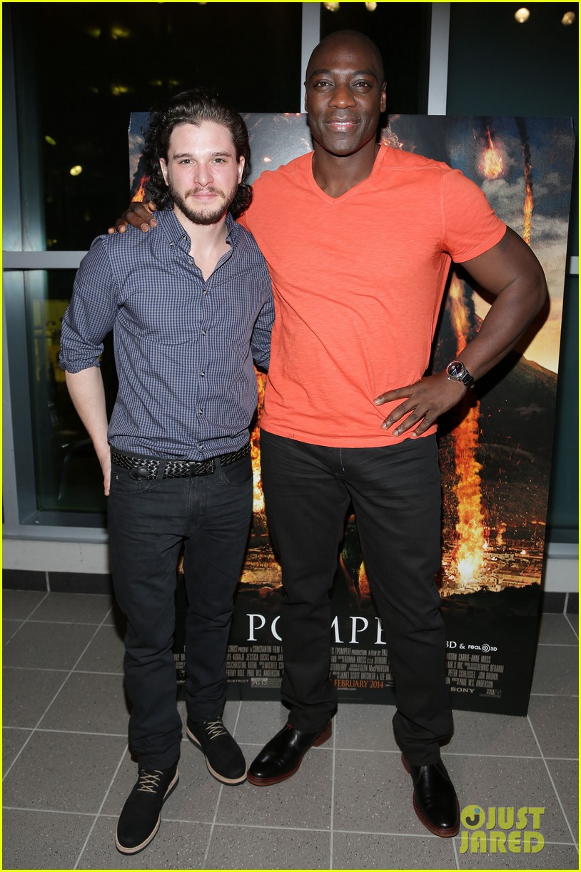 kit harington meets his fans at pompeii event in miami 01
