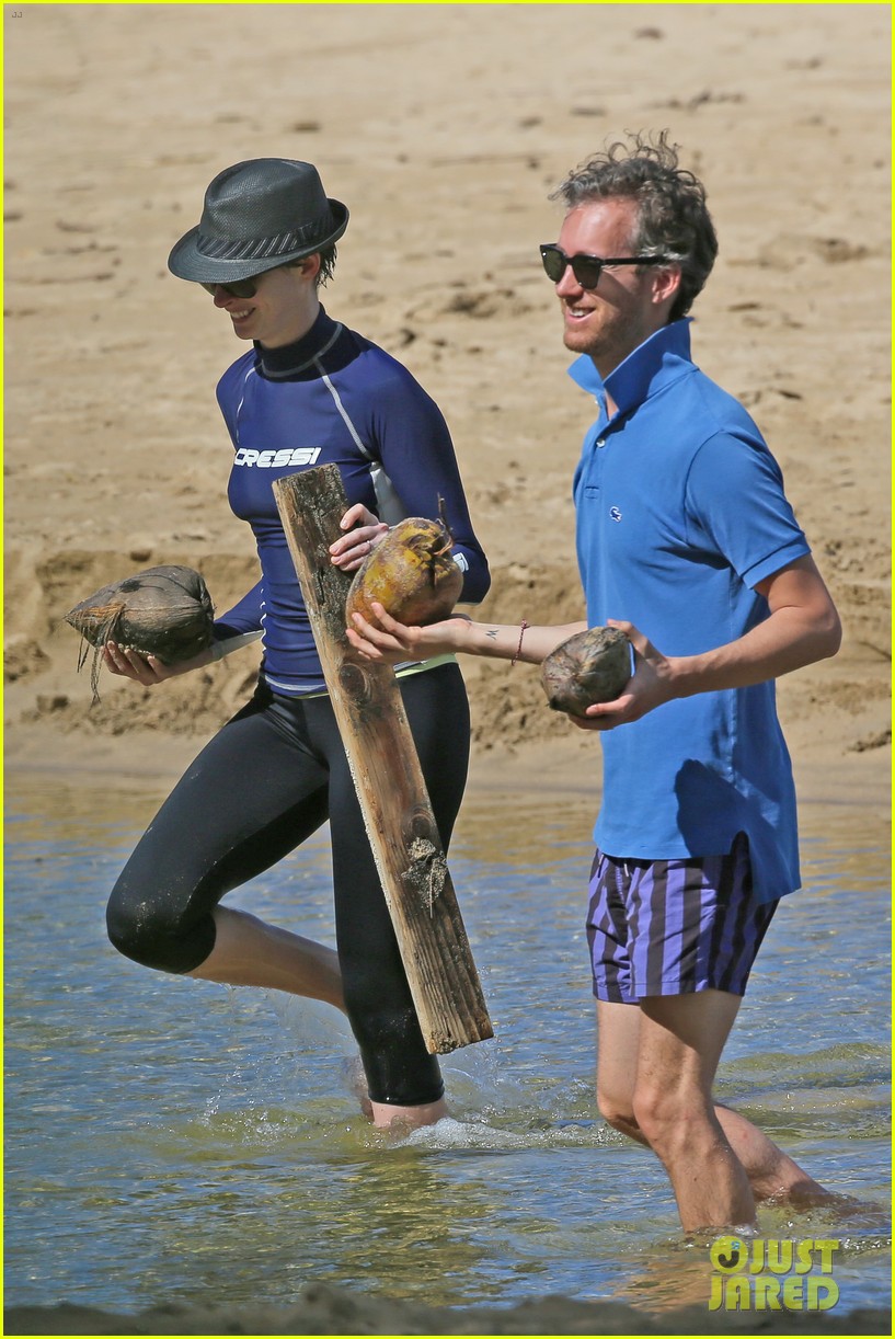 anne hathaway beachtime bliss with shirtless adam shulman 103026591