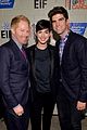 anne hathaway jesse tyler ferguson smile for stand up to cancer 08