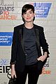 anne hathaway jesse tyler ferguson smile for stand up to cancer 11
