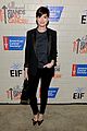 anne hathaway jesse tyler ferguson smile for stand up to cancer 15