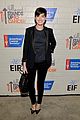 anne hathaway jesse tyler ferguson smile for stand up to cancer 16