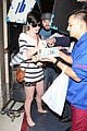 anne hathaway greets mob of fans at lax 20