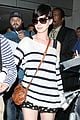 anne hathaway greets mob of fans at lax 22