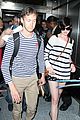anne hathaway greets mob of fans at lax 25