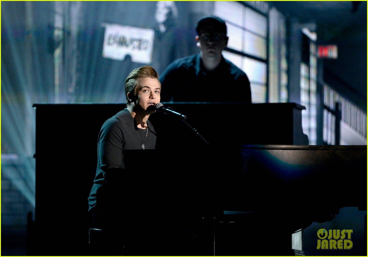 Hunter Hayes Debuts 'Invisible' at Grammys 2014 (VIDEO): Photo 3041269 |  2014 Grammys, Hunter Hayes Photos | Just Jared: Entertainment News, image size:1222x852