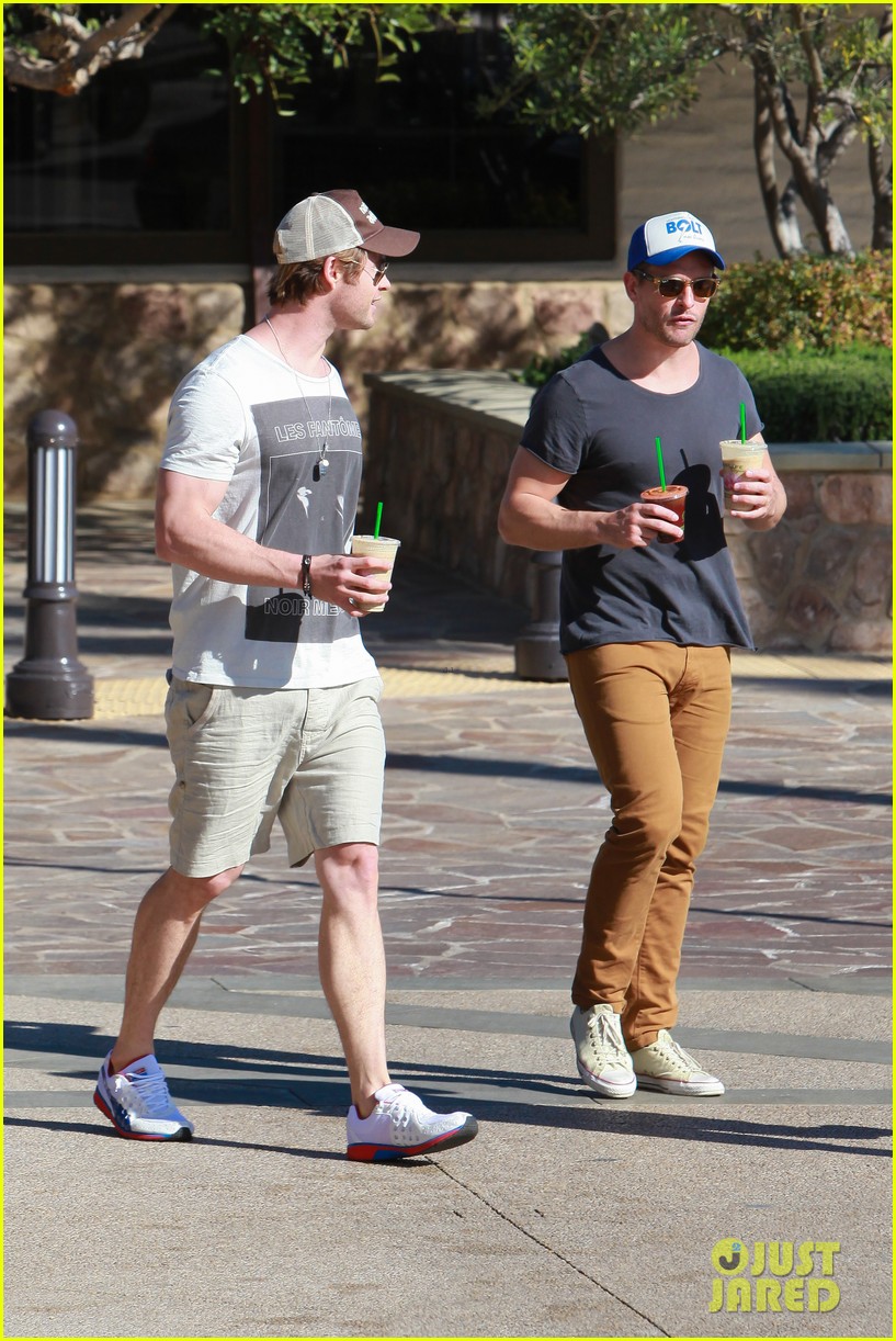 chris hemsworth pavilions grocery outing 07