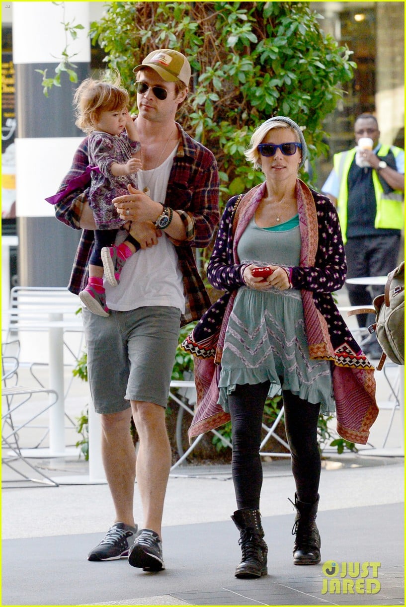 chris hemsworth true food lunch with elsa pataky india 103025913