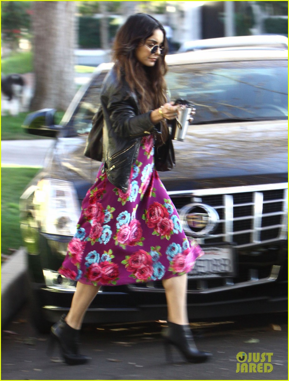 vanessa hudgens hangs out at ashley tisdales home 02
