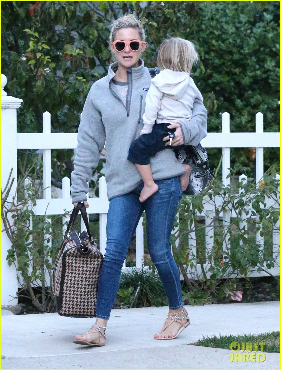kate hudson family day brother oliver house 163022973