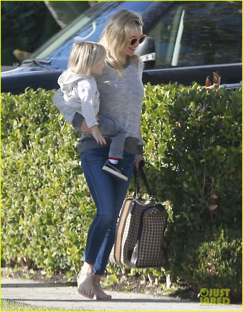 Kate Hudson Family Day at Brother Oliver's House! Photo 3022976
