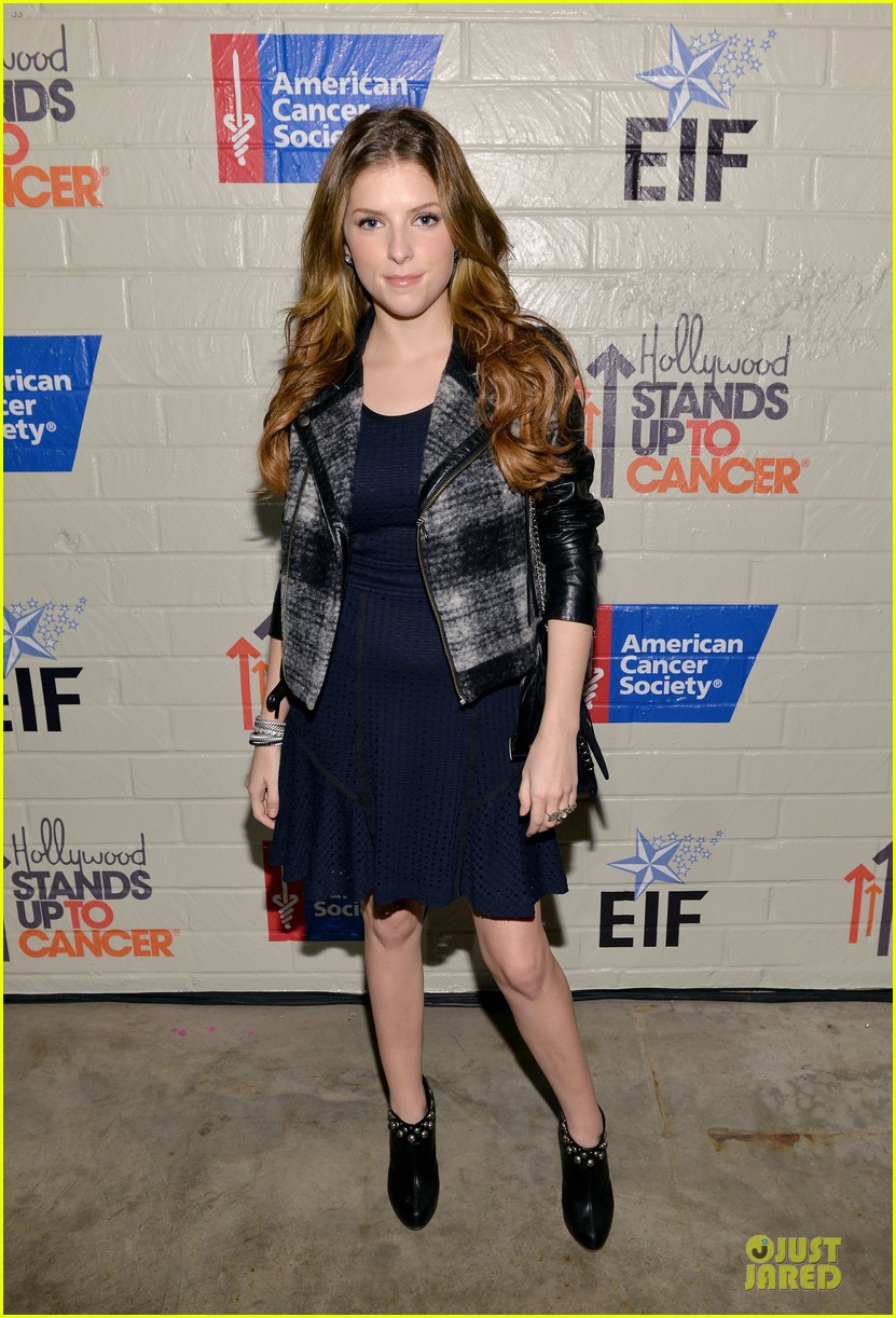 anna kendrick emma roberts all legs at stand up to cancer event 033043277