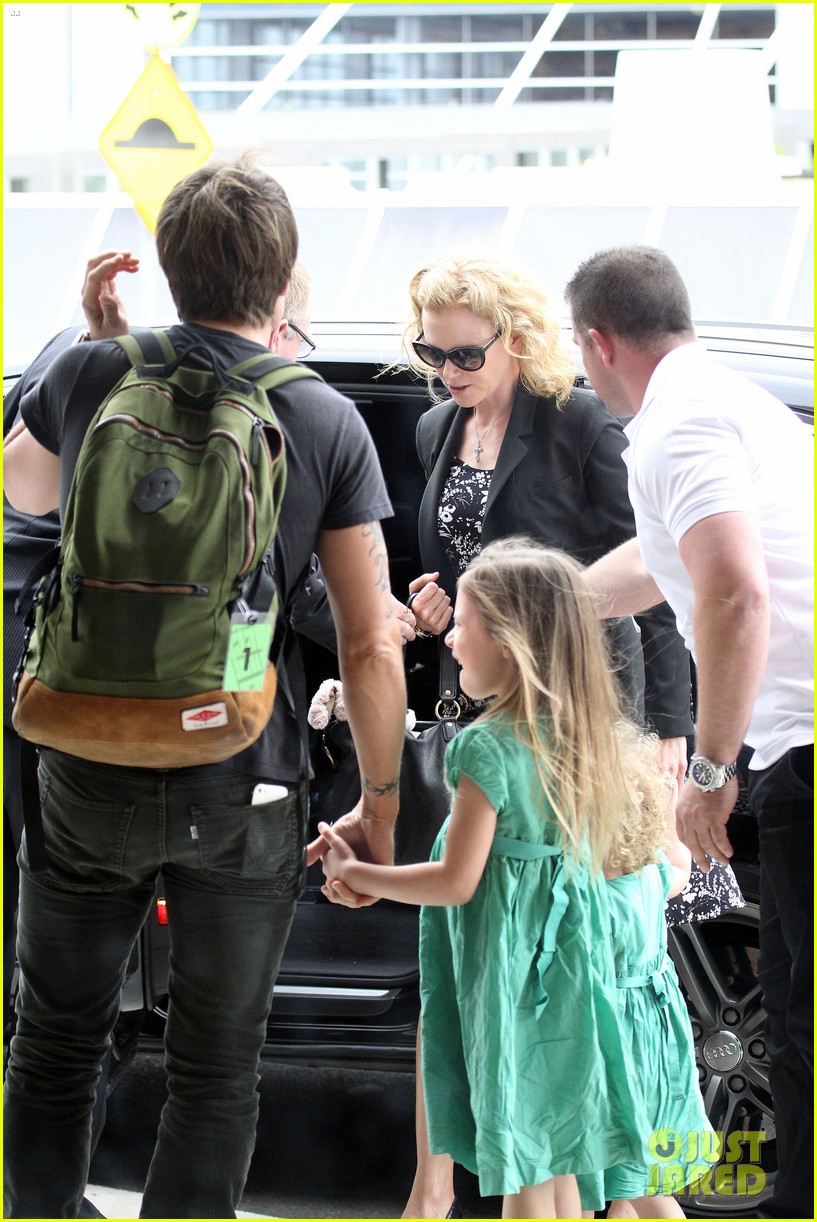 nicole kidman keith urban fly out of sydney with the girls 143021777