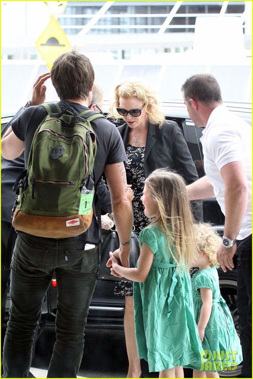 nicole kidman keith urban fly out of sydney with the girls 153021778