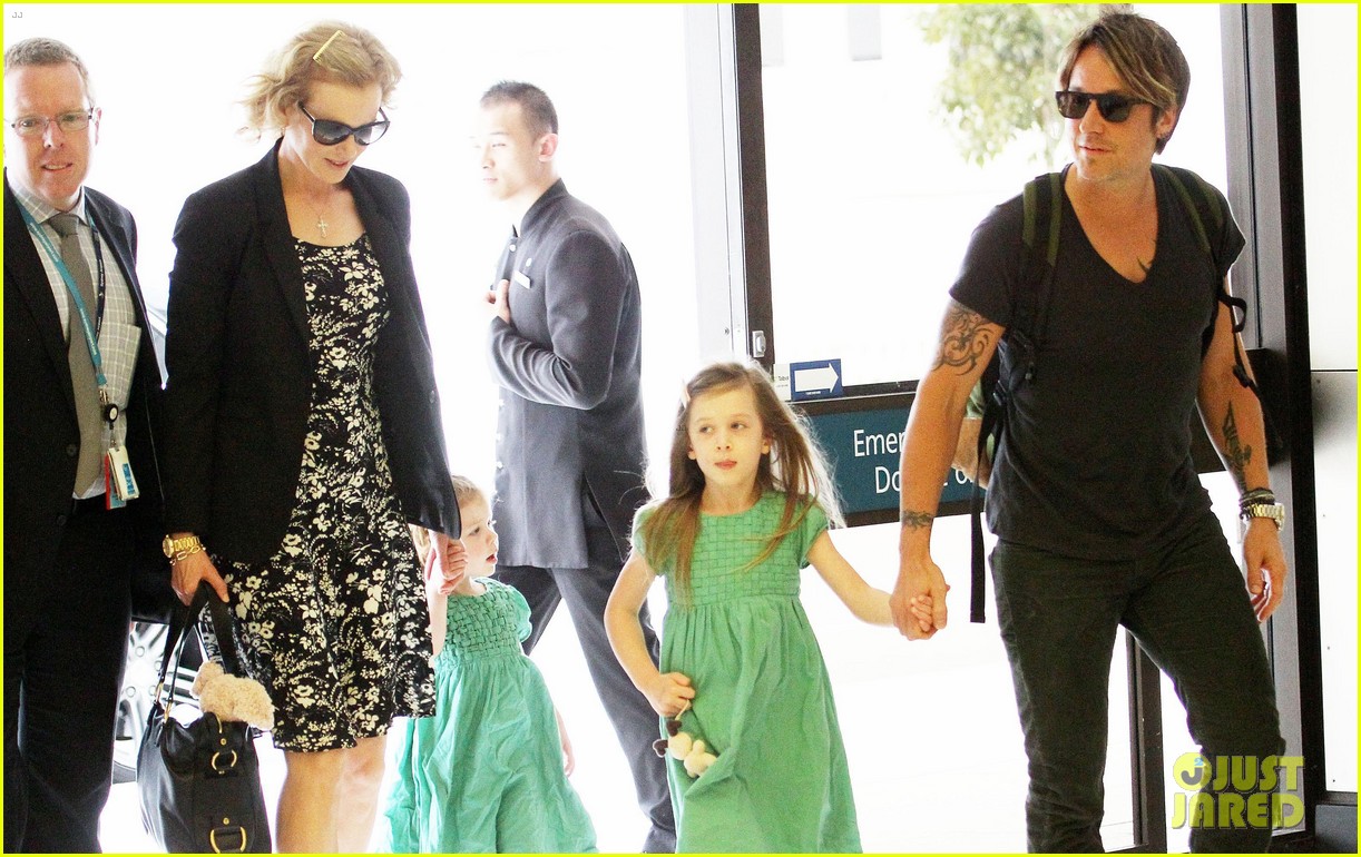 nicole kidman keith urban fly out of sydney with the girls 20