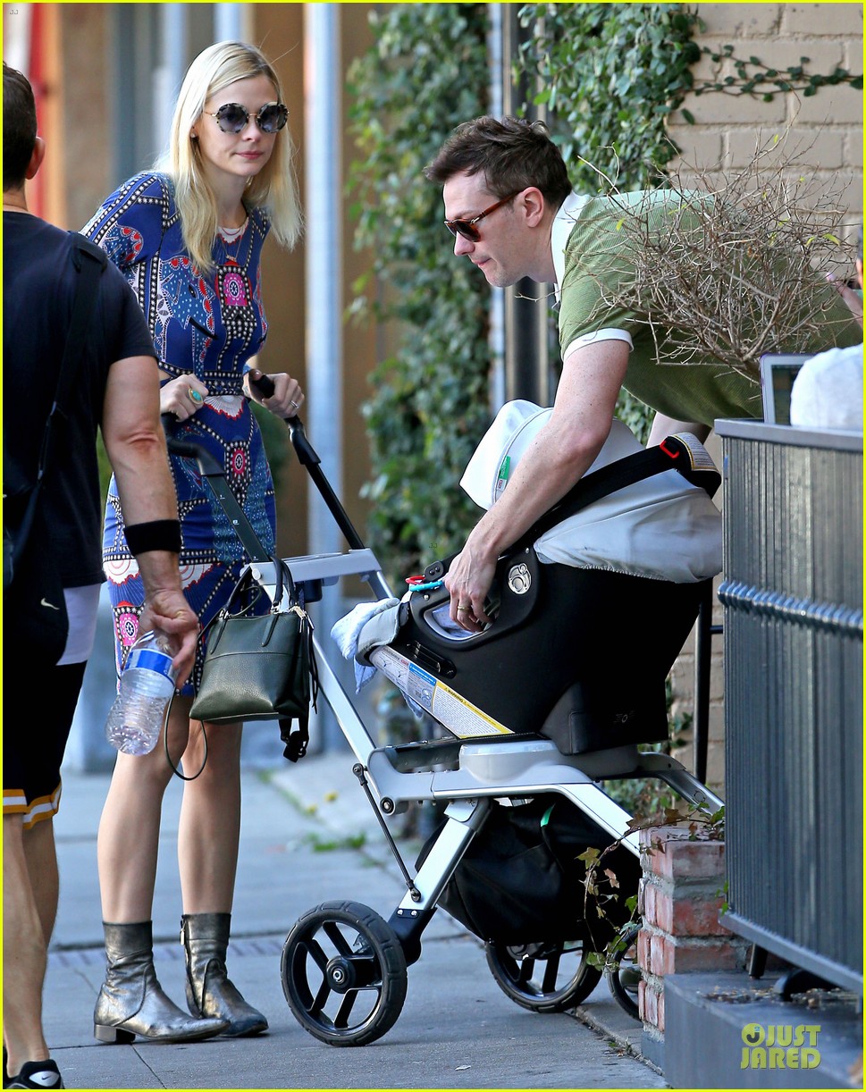 jaime king family lunch after friday gifting suite stop 03