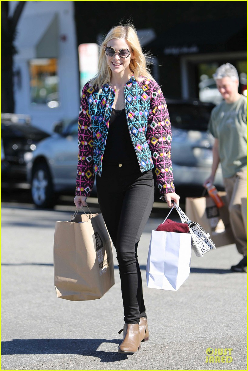 jaime king family lunch after friday gifting suite stop 143035839