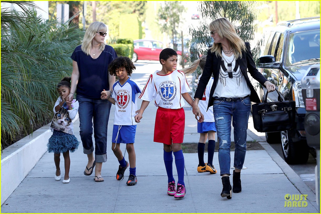 heidi klum grabs coffee before jag gym stop with the kids 073036044