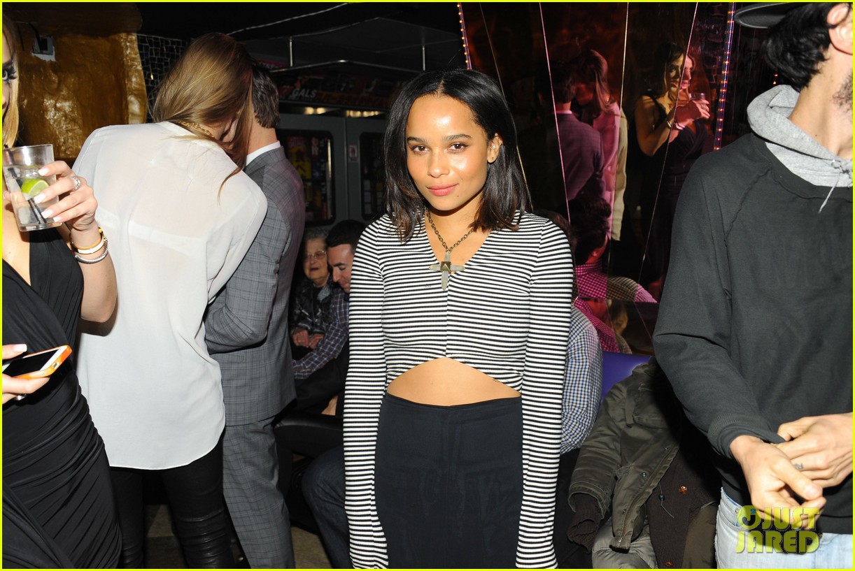 zoe kravitz heads to los angeles after supporting pals in nyc 05