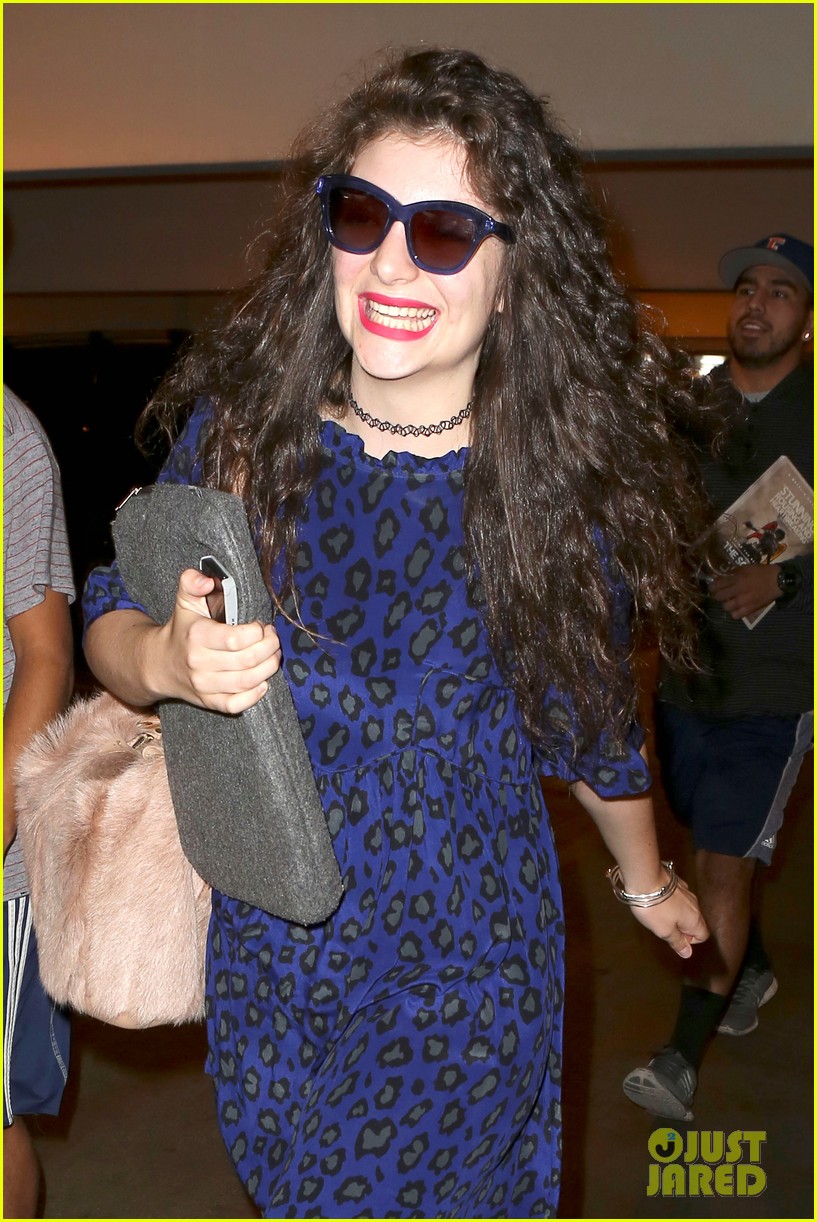 lorde arrives in town for grammy awards 2014 013038470