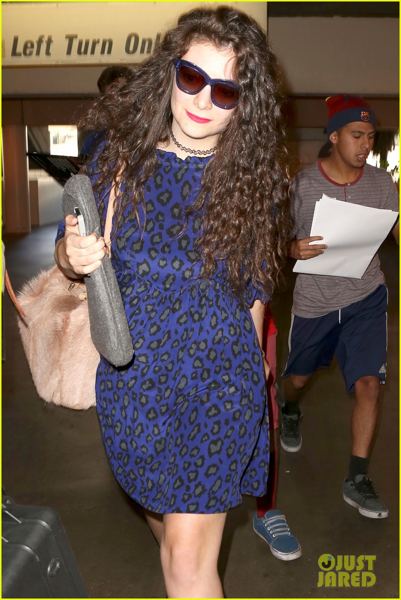 lorde arrives in town for grammy awards 2014 03