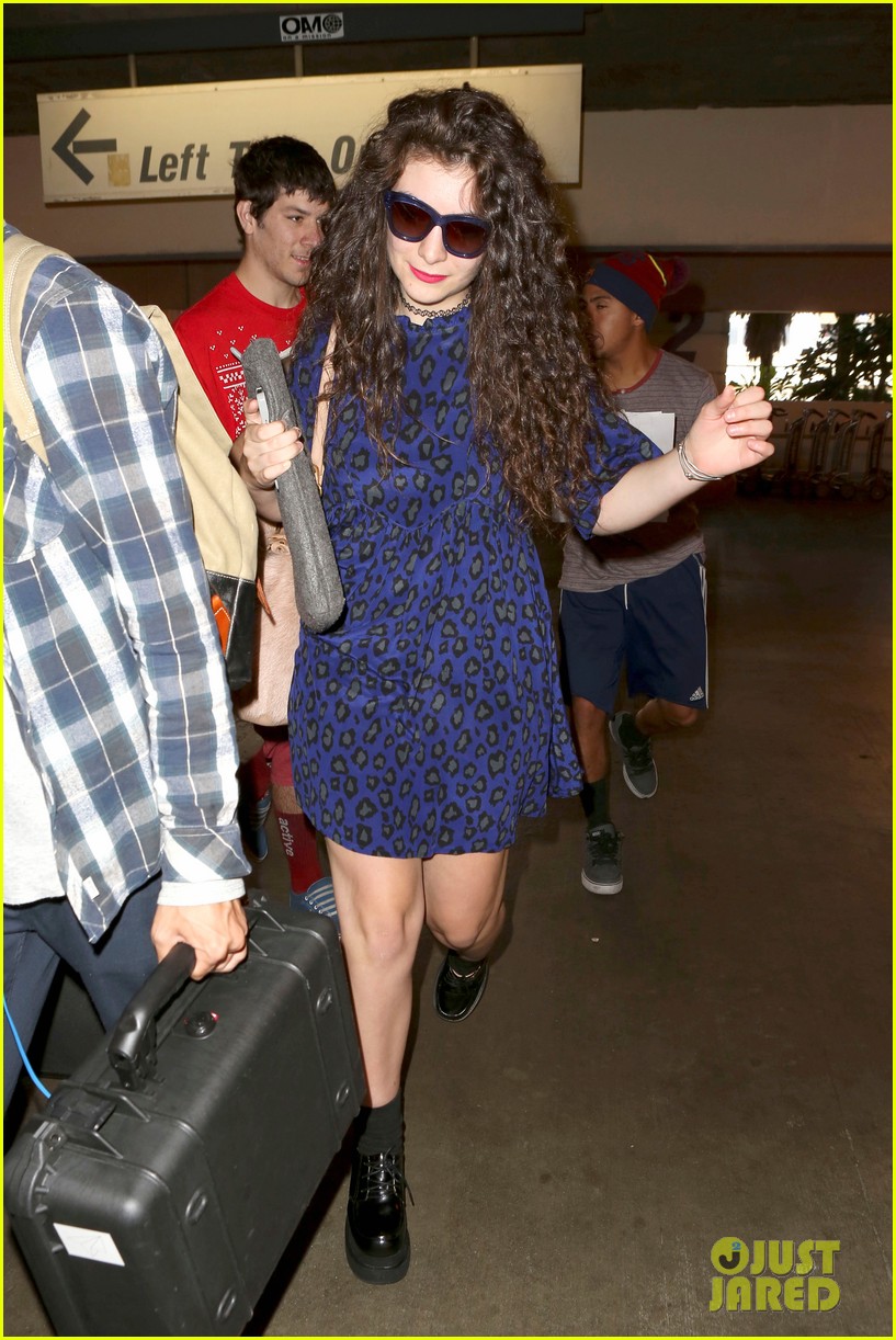 lorde arrives in town for grammy awards 2014 23
