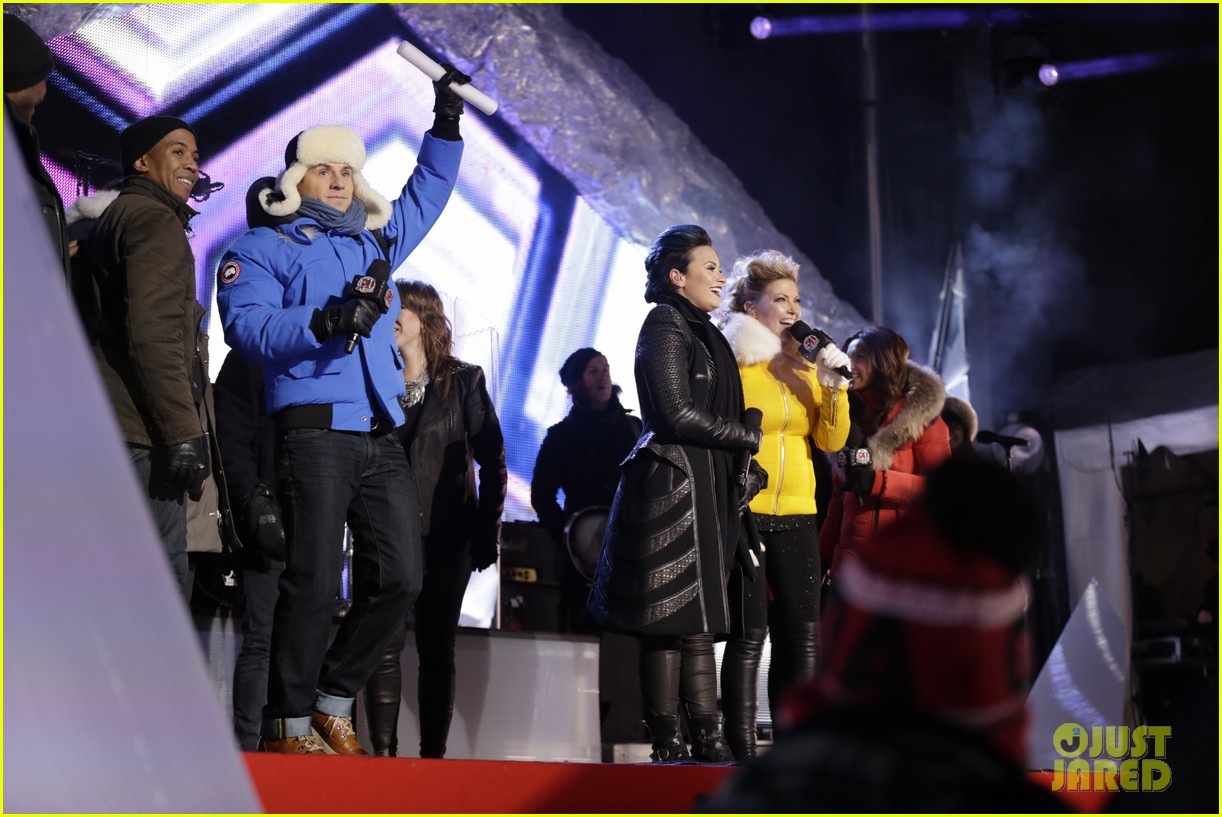 demi lovato performs for et canada on new years eve 2014 043020819