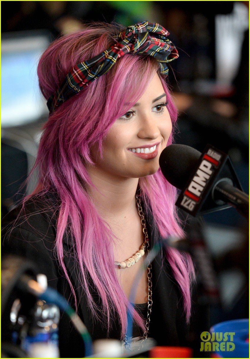 demi lovato shows off new pink hair for grammys interviews 033040238