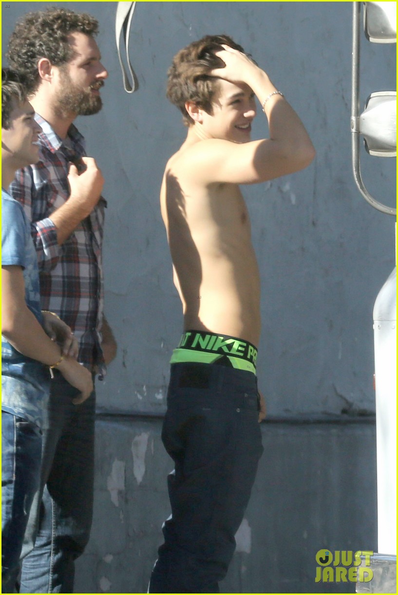 austin mahone goes shirtless while filming a commercial 03