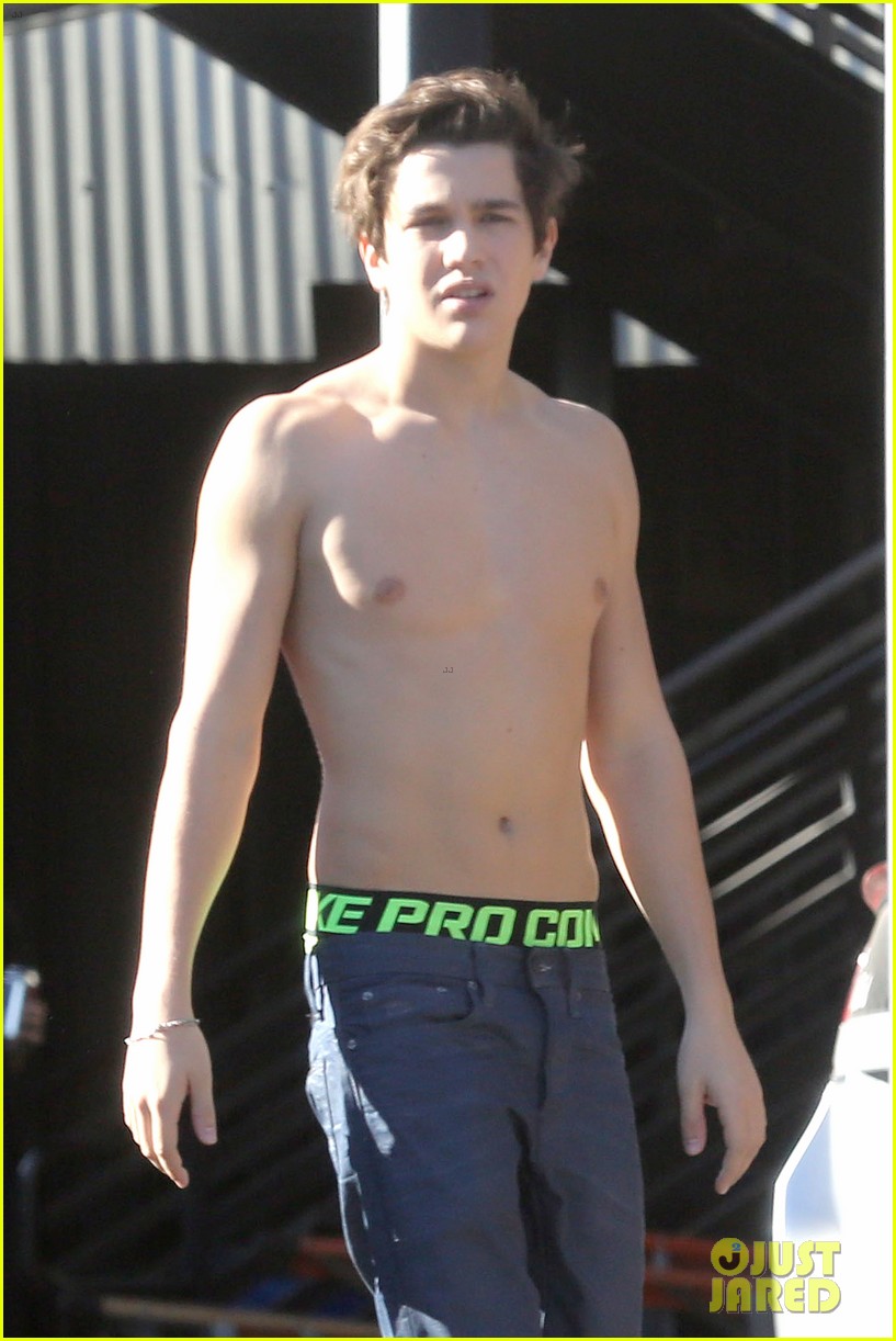 austin mahone goes shirtless while filming a commercial 043030761