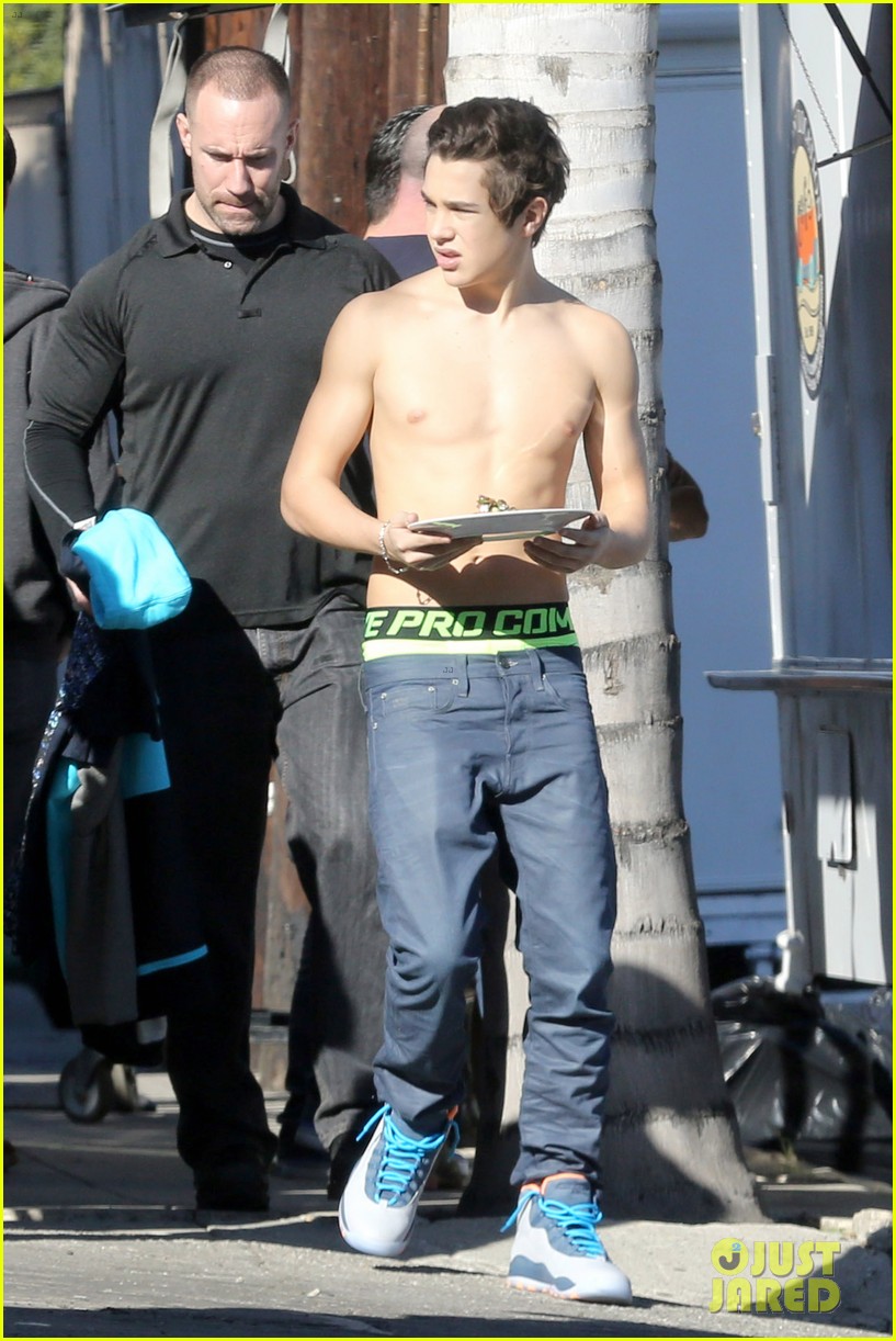 austin mahone goes shirtless while filming a commercial 23