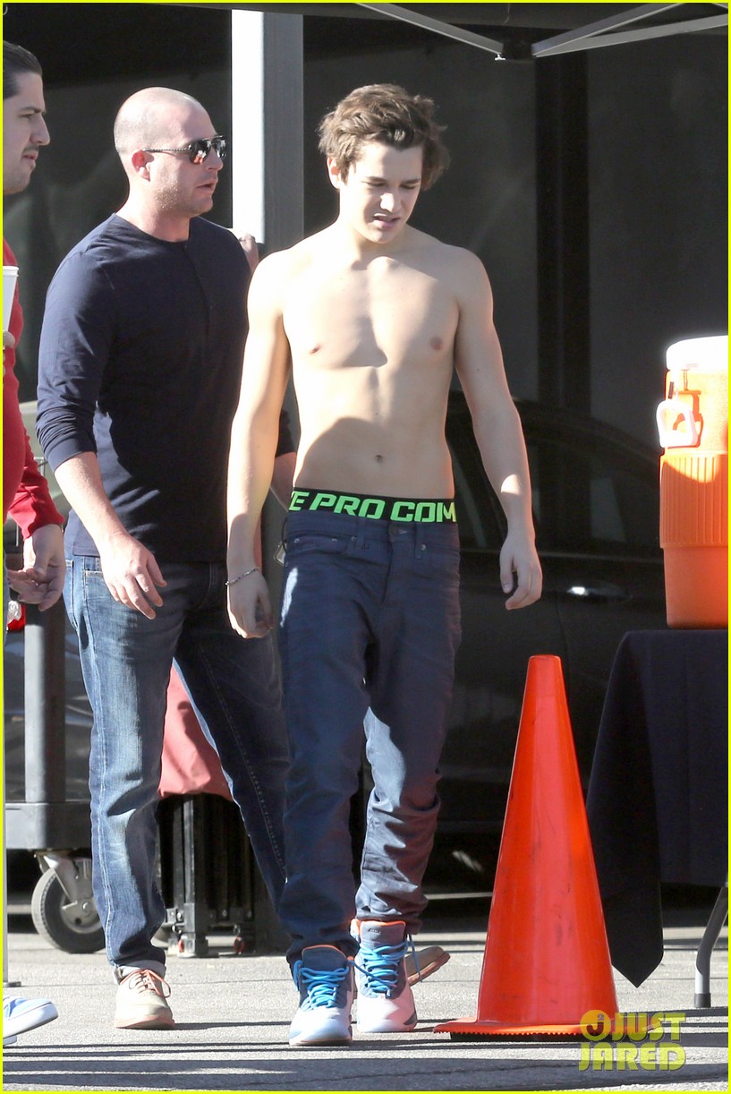 austin mahone goes shirtless while filming a commercial 27