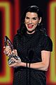 julianna margulies stana katic peoples choice awards 2014 04