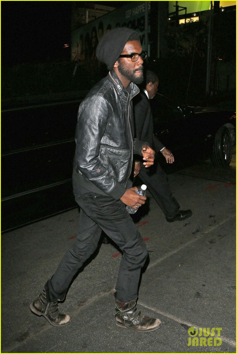 chris martin grammys 2014 after party with gary clark jr 10
